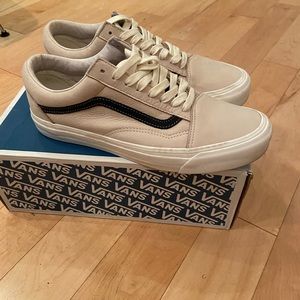 Mens 11 leather Vans wore a few times 10/10 condition